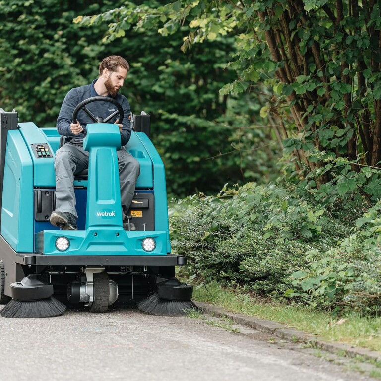 70060 Zefir Kehrsaugmaschine Draussen Fahrend