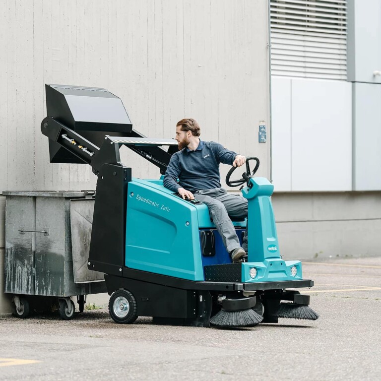 70060 Zefir Kehrsaugmaschine Entleerung