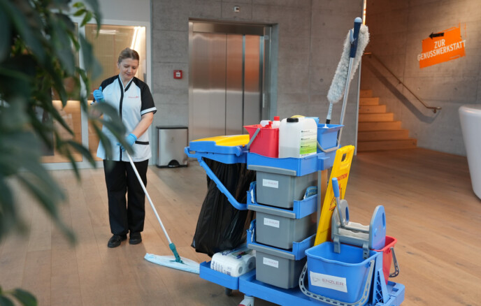 flühler_reinigungswagen stock_01